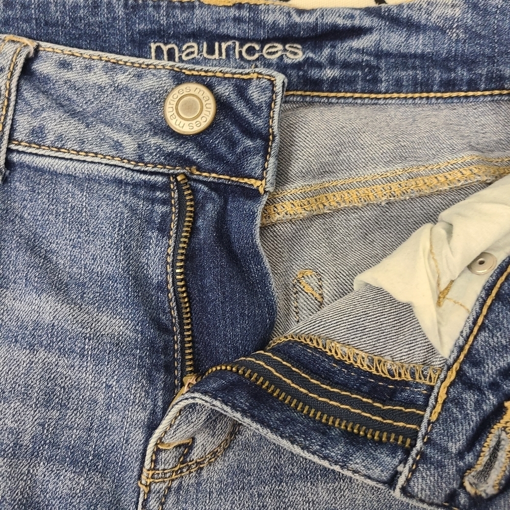 Maurices Distressed Patch Jeans Size 3 / 4 - Picture 5 of 6
